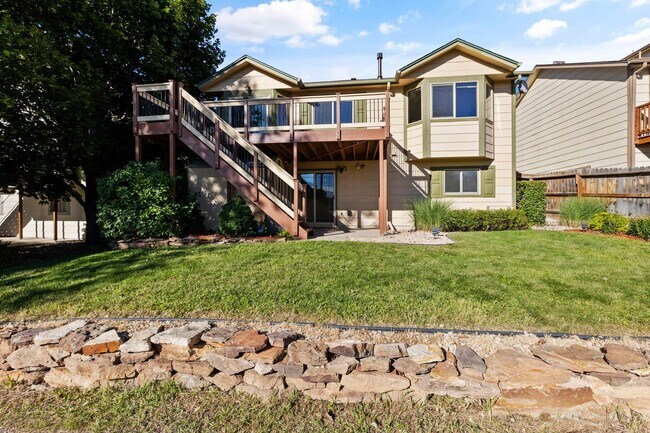 Building Photo - Sundown Rancher with Mountain Views, Walk-...