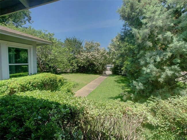 Building Photo - 5010 Shoalwood Ave