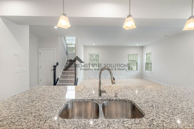 Building Photo - 3301 Somerset Ln