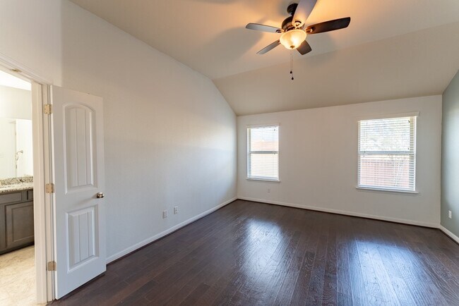 Building Photo - 448 Bottle Brush Dr