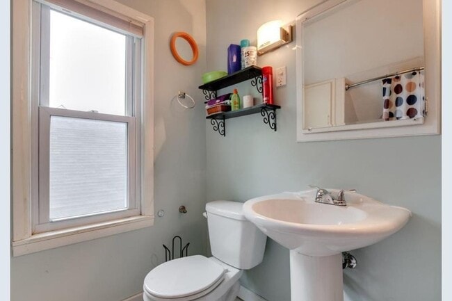 Building Photo - Charming 4 Bedroom/1.5 Bath Home for Rent