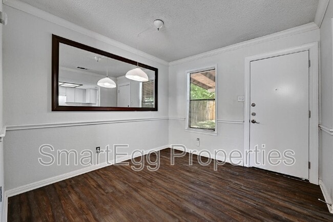Building Photo - 1612 Broadmoor Dr
