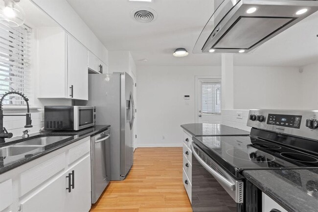 Building Photo - 2407 Southland Dr