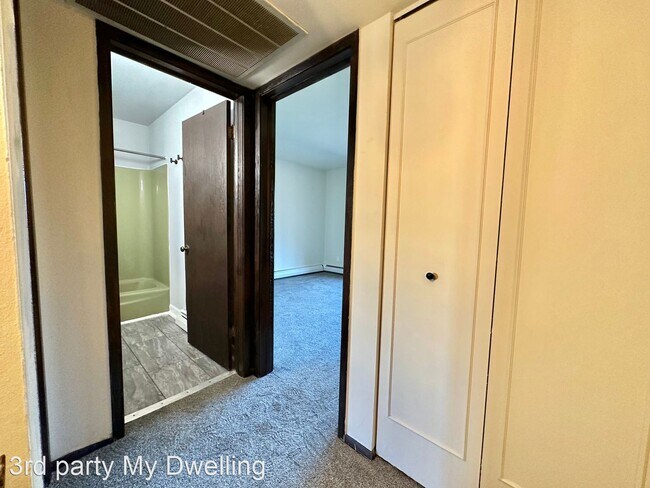 Building Photo - 2 br, 1.5 bath House - 11958 W Mill Rd. #16