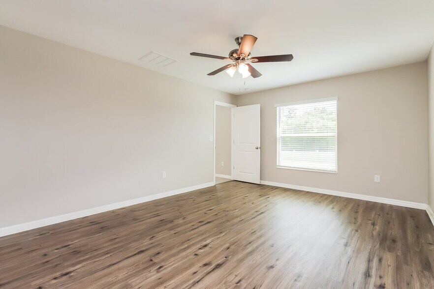 Building Photo - 15708 Charr Island St