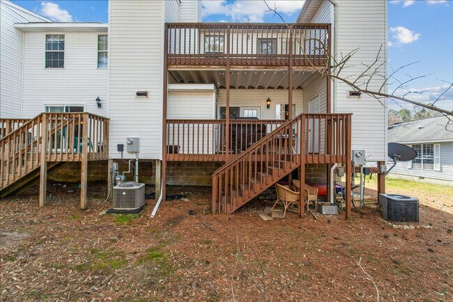 Building Photo - ATTRACTIVE AND BRIGHT LUXURY TOWNHOME IN W...
