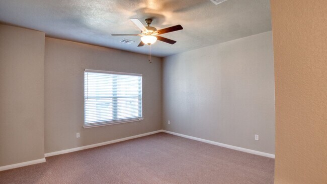 Building Photo - Spacious Townhome Available Now!