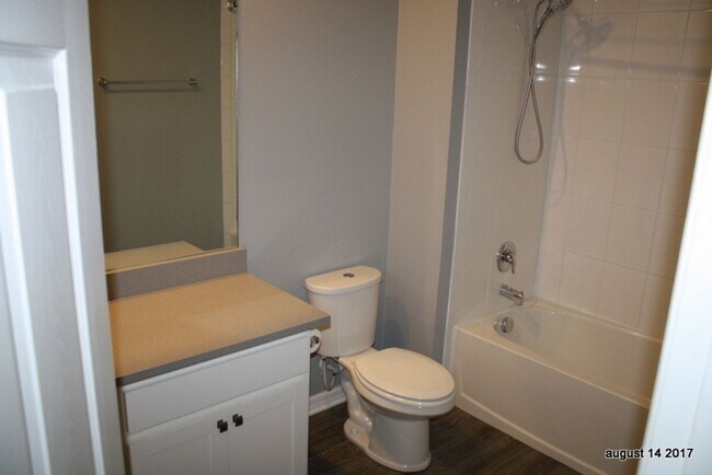 Building Photo - Large 3/3/2 Townhome Carrollwood