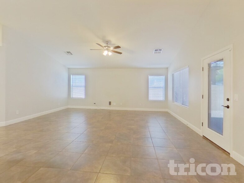 Building Photo - 20711 N Santa Cruz Dr