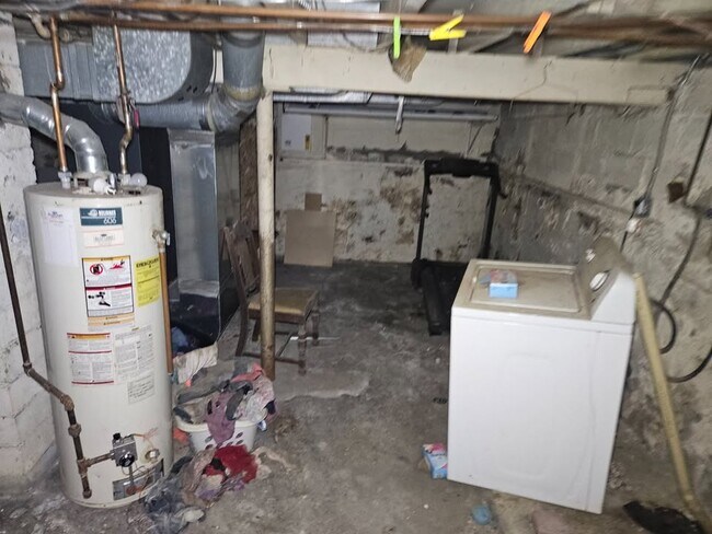 Building Photo - 2225 Academy Ave