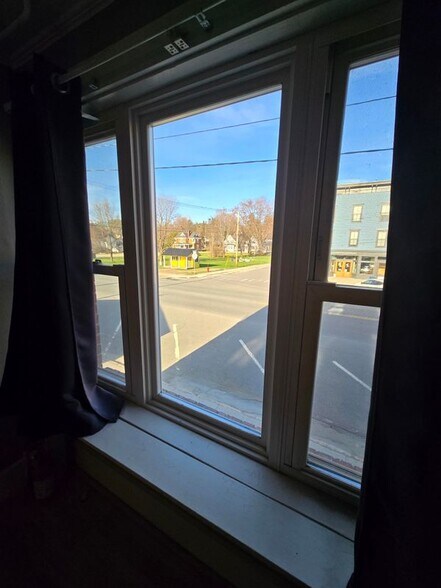 Building Photo - 98 Main, Unit #1