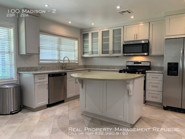 Building Photo - 100 Madison