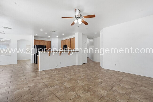 Building Photo - 6827 N 71st Dr