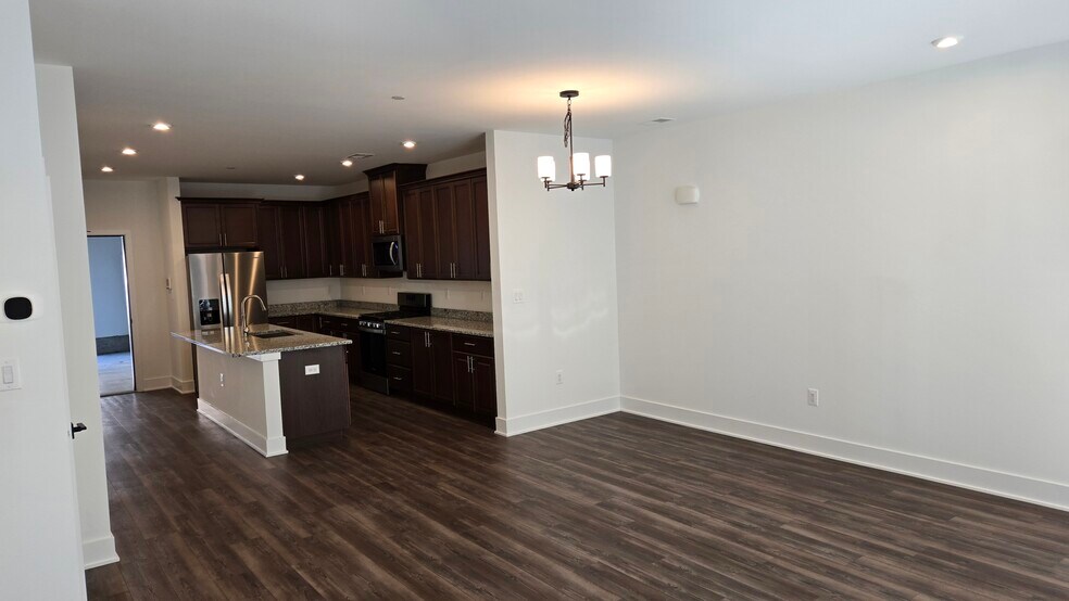 Building Photo - 7104 Donatello Dr