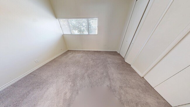 Building Photo - Spacious & Updated 2-Bedroom Unit in Studi...