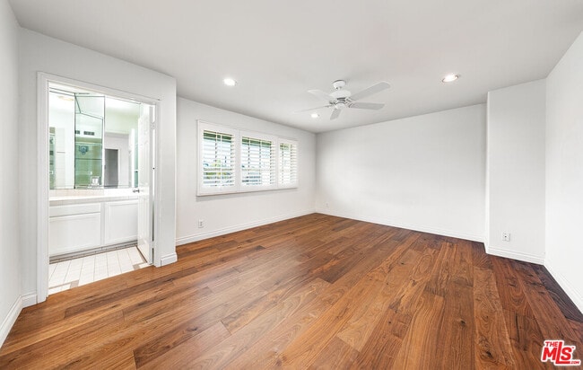 Building Photo - 2333 Oak St