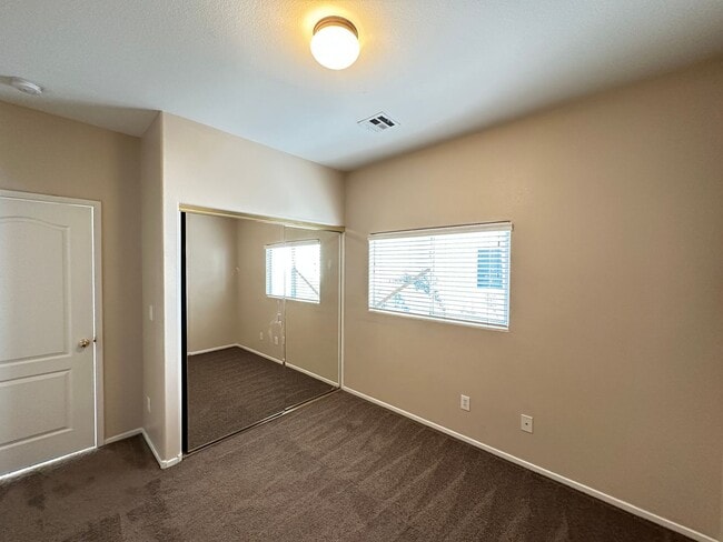 Building Photo - DESERT WILLOWS