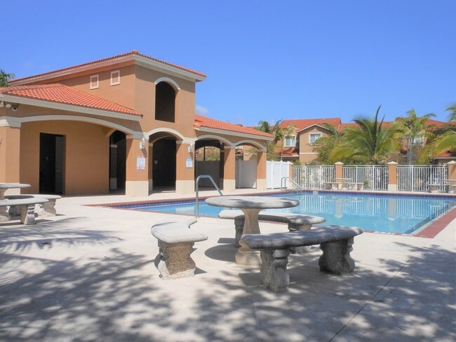 Building Photo - Cutler Bay Townhouse