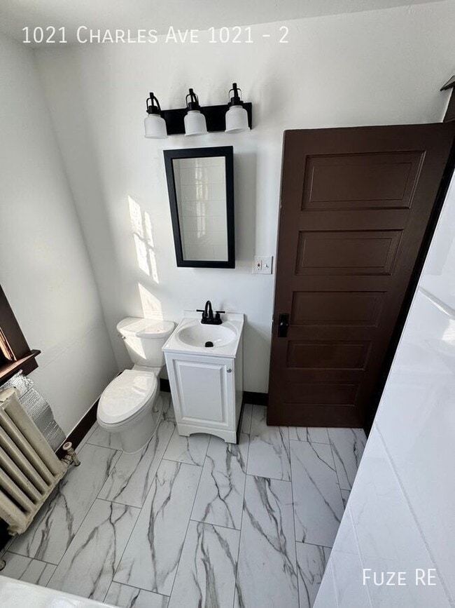 Building Photo - 1021 Charles Ave