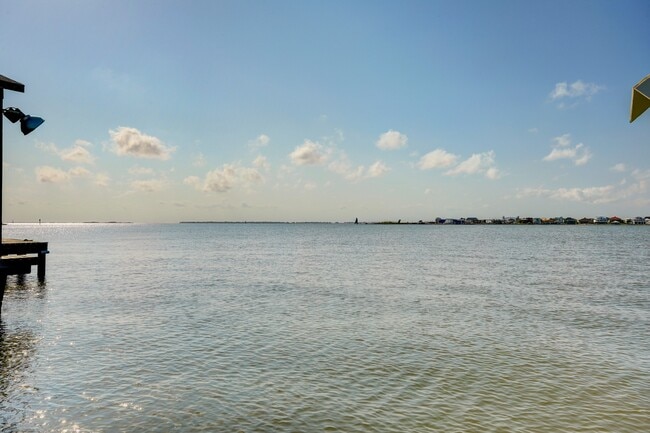 Building Photo - 9814 Airway Ln