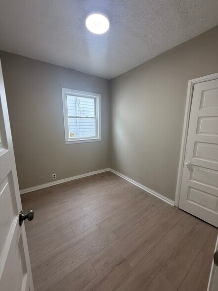 Building Photo - 6523 Lederer Ave