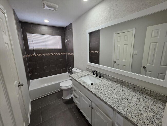 Building Photo - 5026 Birchmont Dr