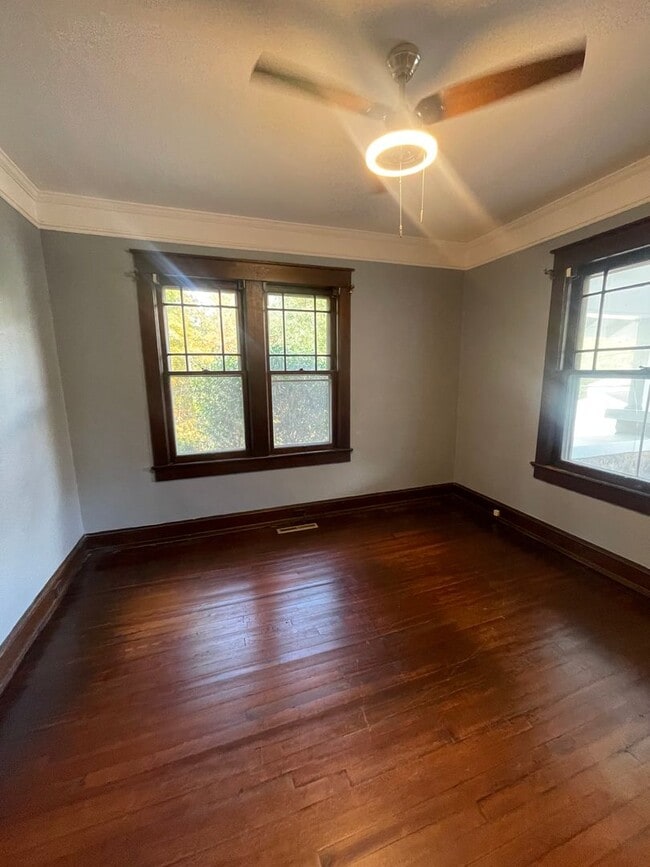 Building Photo - Charming 3 Bed / 1 Bath Bungalow – Prime Location Near Downtown Hickory