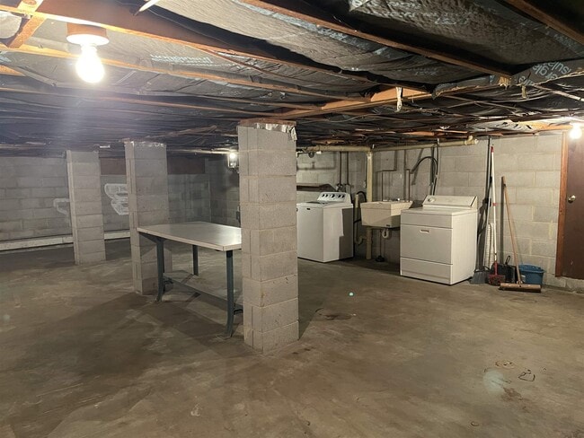 Building Photo - 154 Trenton Ave