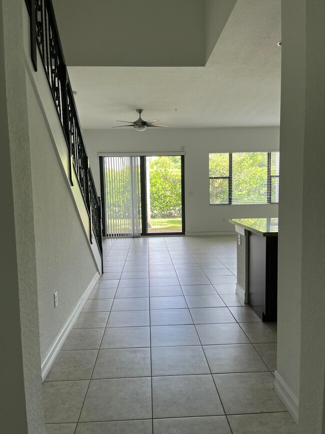 Building Photo - 1393 SW 115th Ave