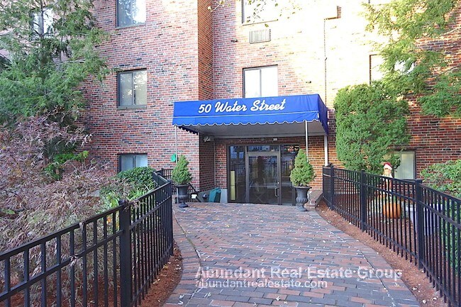 Building Photo - 50 Water St