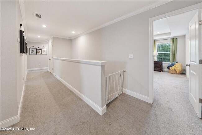 Building Photo - 552 Meadow Creek Dr