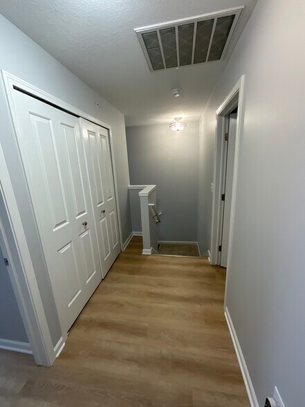 Building Photo - 28957 Cullen Dr