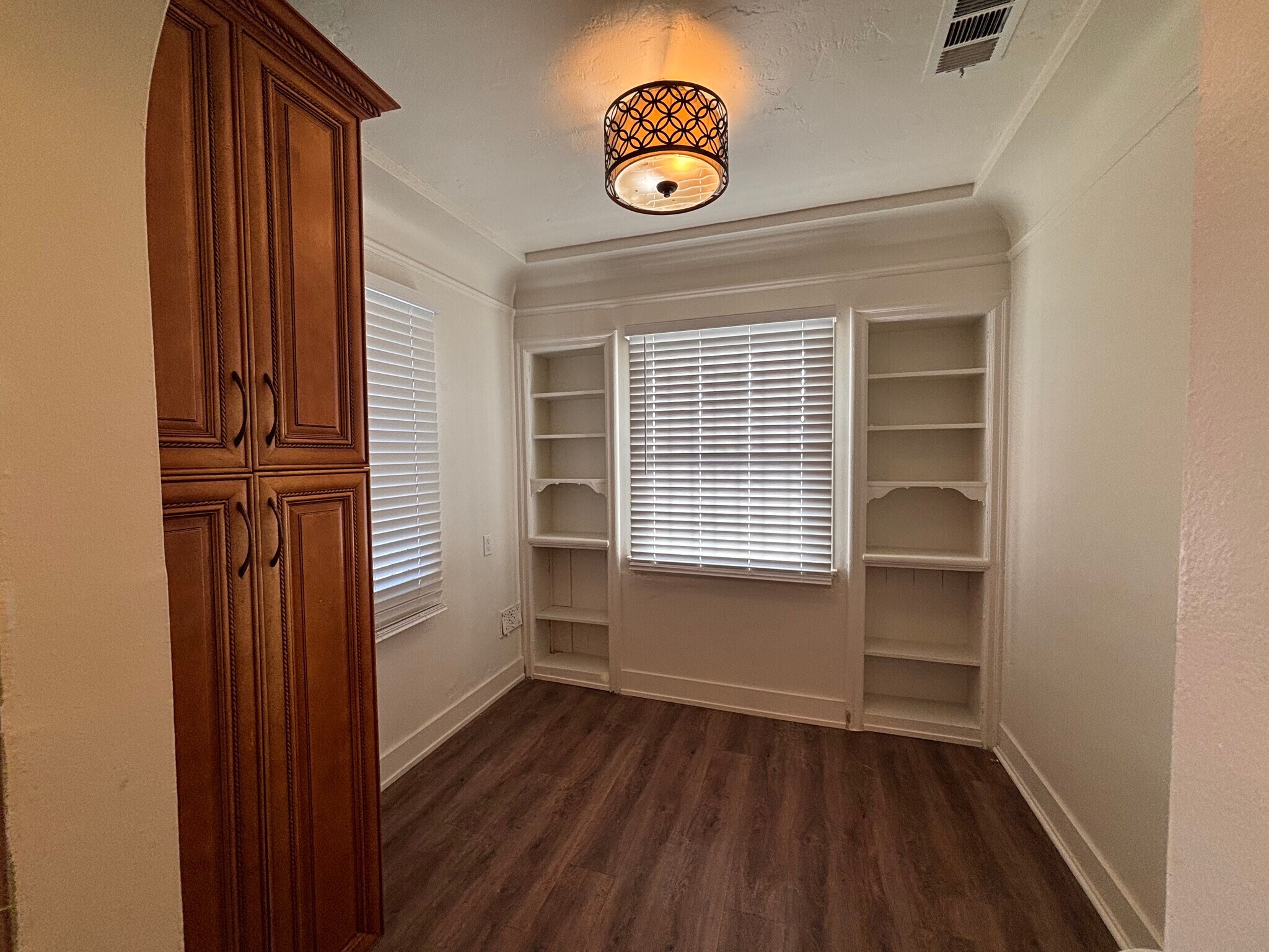 Building Photo - 7530 S Hobart Blvd
