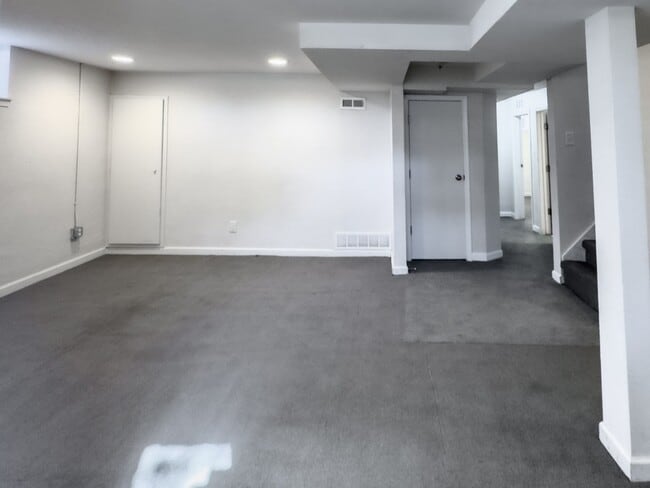 Building Photo - Spacious 5-Bedroom Gem on Locust Street – 2,053 Sq. Ft. of Comfort in Denver's Heart!