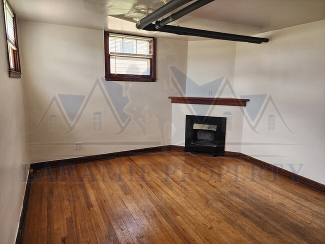 Building Photo - 1 Bedroom Apartment