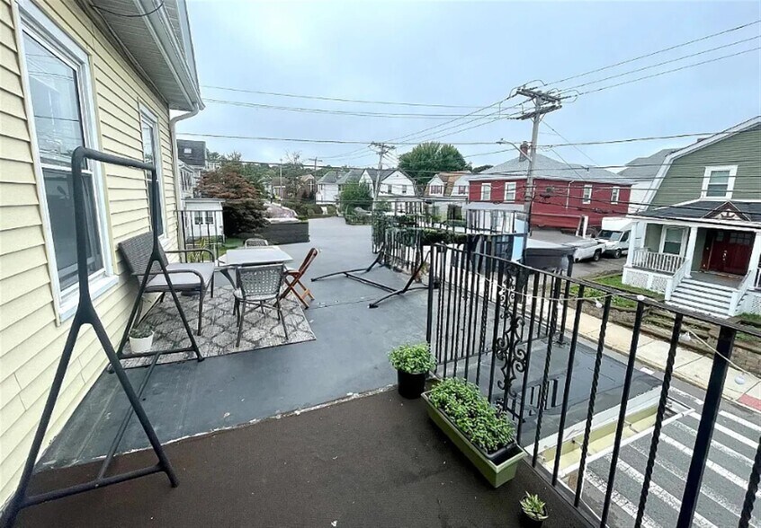 Building Photo - 123 Winthrop St