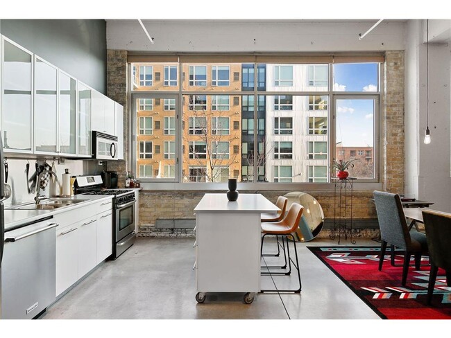 Building Photo - 700 N Washington Ave