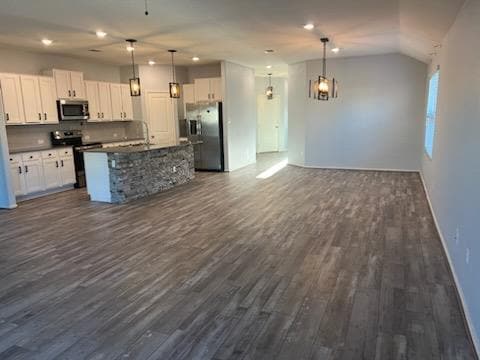 Building Photo - 424 COSMOS LN