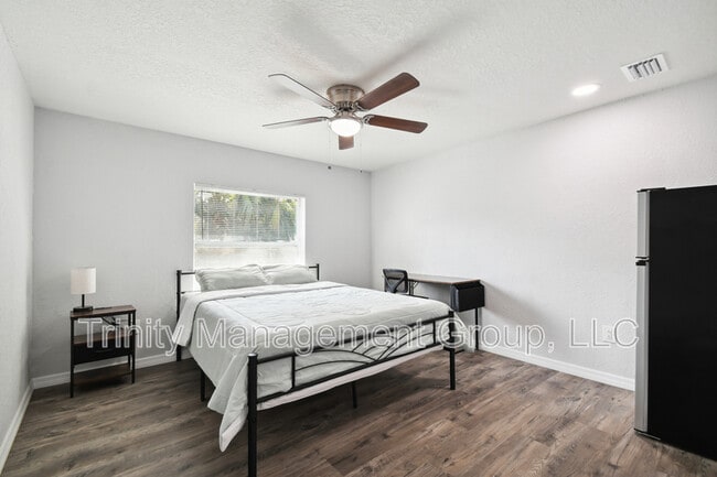 Building Photo - 1051 Dogwood Dr