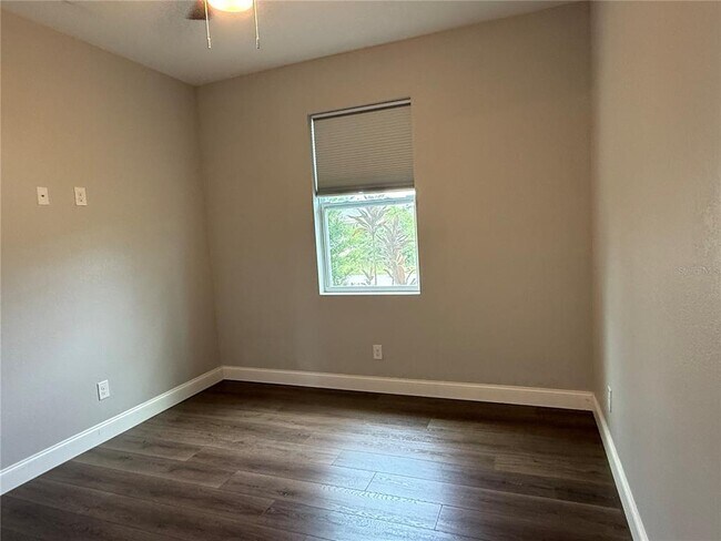 Building Photo - 10371 Kidron Ave