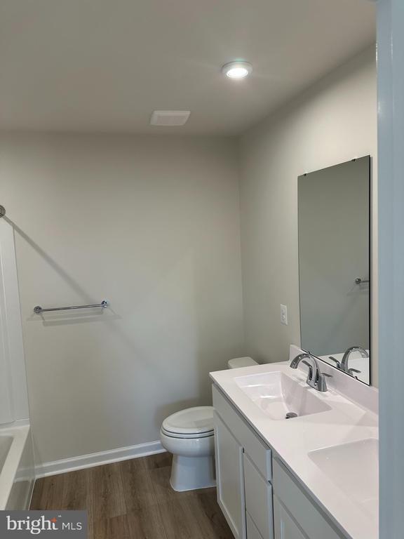 Building Photo - 645 Laurelwood Cir