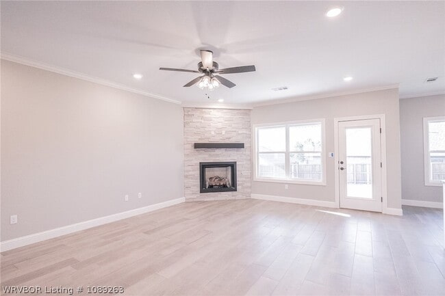 Building Photo - 9000 Mayswood Pl
