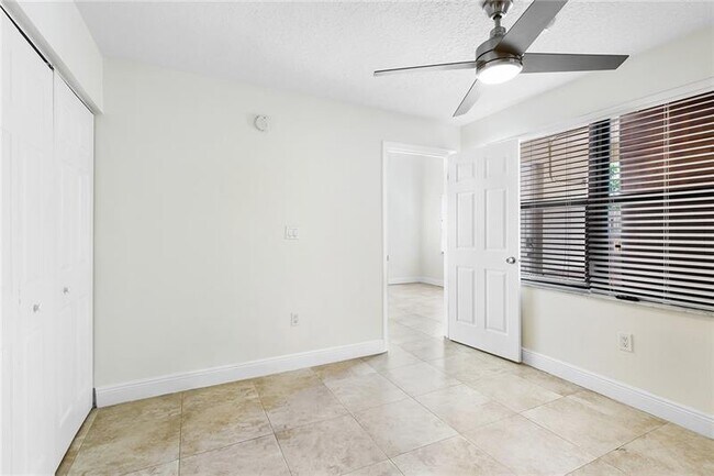 Building Photo - 200 City View Dr
