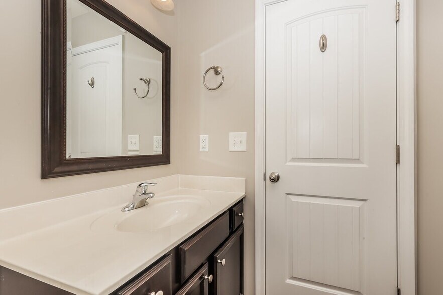 Building Photo - 2014 Cobblestone Dr