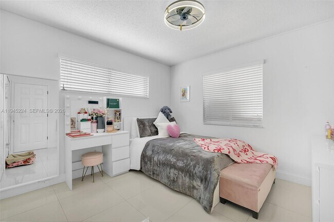 Building Photo - 3172 W 79th Pl