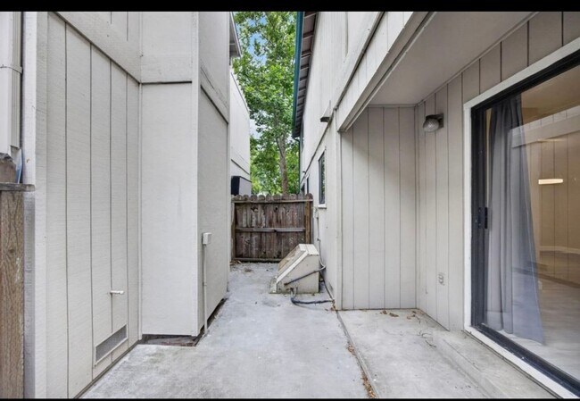 Building Photo - 4549 Melody Dr