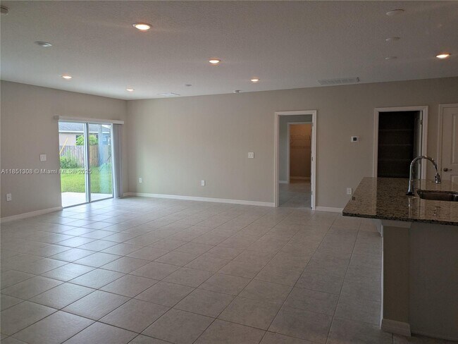 Building Photo - 506 Hamy St