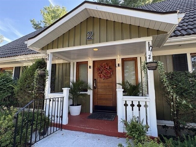 Building Photo - 2 Pat Dr