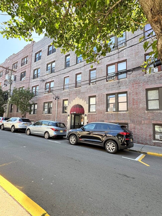 Building Photo - 527-529-529 34th St