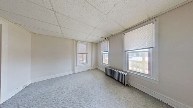 Building Photo - Spacious One Bedroom Apartment